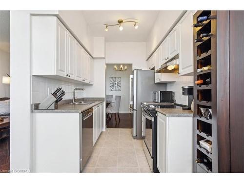 2113-55 Strathaven Drive, Mississauga, ON - Indoor Photo Showing Kitchen