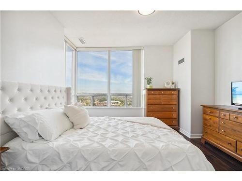 2113-55 Strathaven Drive, Mississauga, ON - Indoor Photo Showing Bedroom