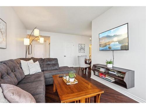 2113-55 Strathaven Drive, Mississauga, ON - Indoor Photo Showing Living Room