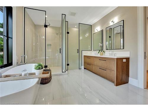 447 Tower Drive, Oakville, ON - Indoor Photo Showing Bathroom