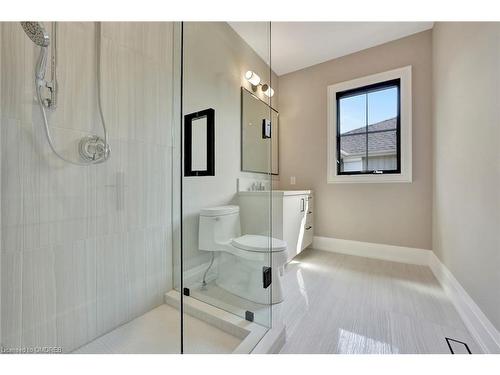 447 Tower Drive, Oakville, ON - Indoor Photo Showing Bathroom