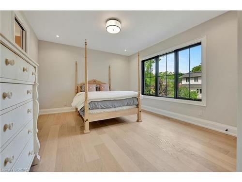 447 Tower Drive, Oakville, ON - Indoor Photo Showing Bedroom