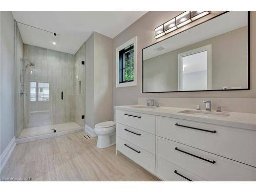 447 Tower Drive, Oakville, ON - Indoor Photo Showing Bathroom