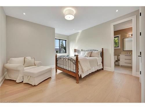 447 Tower Drive, Oakville, ON - Indoor Photo Showing Bedroom