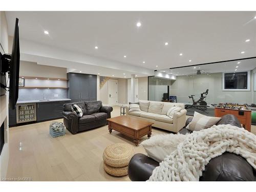 447 Tower Drive, Oakville, ON - Indoor Photo Showing Living Room