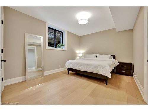 447 Tower Drive, Oakville, ON - Indoor Photo Showing Bedroom