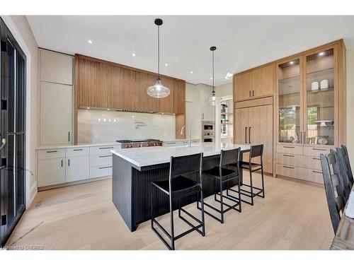 447 Tower Drive, Oakville, ON - Indoor Photo Showing Kitchen With Upgraded Kitchen