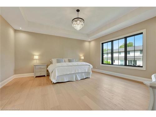 447 Tower Drive, Oakville, ON - Indoor Photo Showing Bedroom