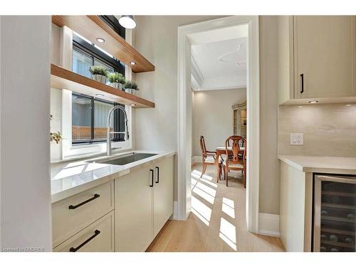 447 Tower Drive, Oakville, ON - Indoor Photo Showing Kitchen