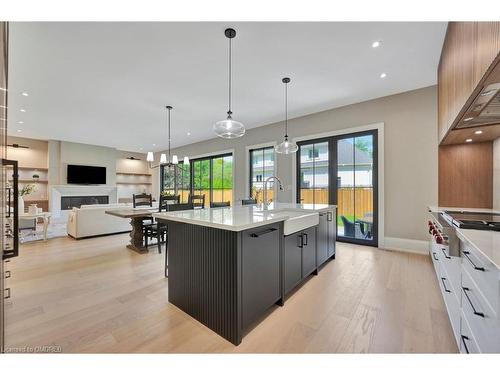 447 Tower Drive, Oakville, ON - Indoor Photo Showing Kitchen With Upgraded Kitchen