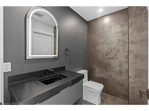 21 Clare Avenue, Hamilton, ON - Indoor Photo Showing Bathroom