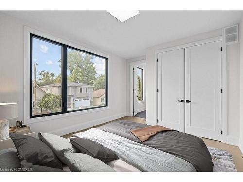 21 Clare Avenue, Hamilton, ON - Indoor Photo Showing Bedroom