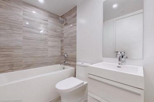 314-39 Roehampton Avenue, Toronto, ON - Indoor Photo Showing Bathroom