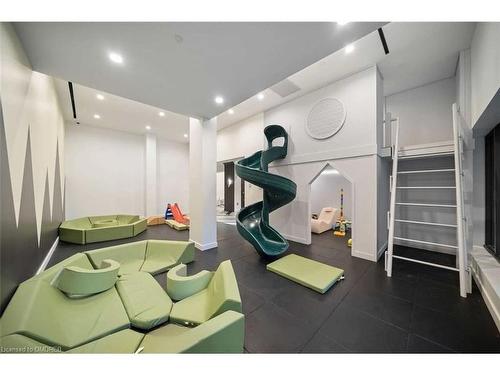 314-39 Roehampton Avenue, Toronto, ON - Indoor Photo Showing Gym Room