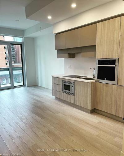 314-39 Roehampton Avenue, Toronto, ON - Indoor Photo Showing Kitchen