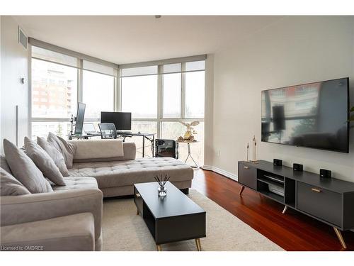 212-7 Concorde Place, Toronto, ON - Indoor Photo Showing Living Room