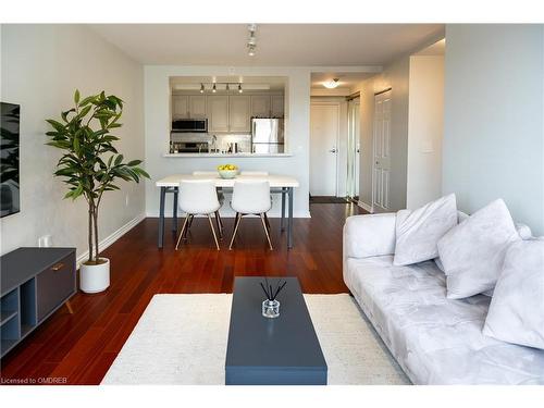 212-7 Concorde Place, Toronto, ON - Indoor Photo Showing Living Room