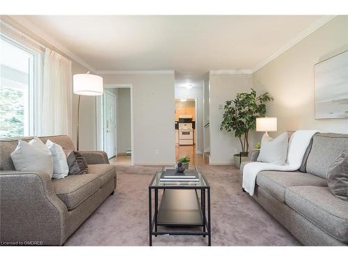 314 11Th Concession Rd E, Carlisle, ON - Indoor Photo Showing Living Room