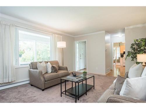 314 11Th Concession Rd E, Carlisle, ON - Indoor Photo Showing Living Room