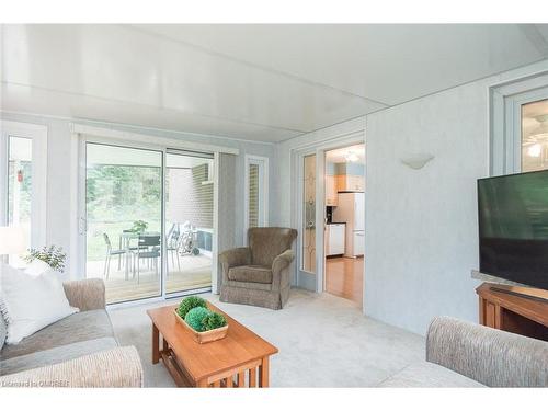 314 11Th Concession Rd E, Carlisle, ON - Indoor Photo Showing Living Room