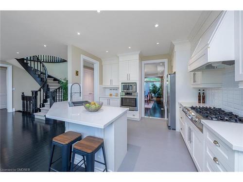 42 Oak Street, Georgetown, ON - Indoor Photo Showing Kitchen With Upgraded Kitchen