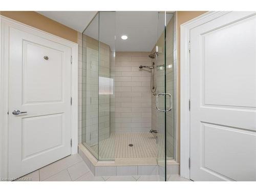 42 Oak Street, Georgetown, ON - Indoor Photo Showing Bathroom