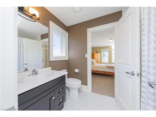 42 Oak Street, Georgetown, ON - Indoor Photo Showing Bathroom