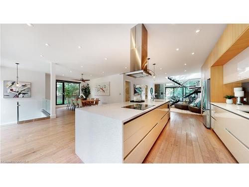 1207 Stirling Drive, Oakville, ON - Indoor Photo Showing Kitchen With Upgraded Kitchen