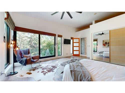 1207 Stirling Drive, Oakville, ON - Indoor Photo Showing Bedroom