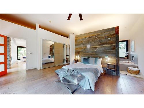 1207 Stirling Drive, Oakville, ON - Indoor Photo Showing Bedroom