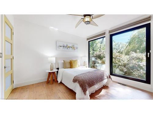 1207 Stirling Drive, Oakville, ON - Indoor Photo Showing Bedroom