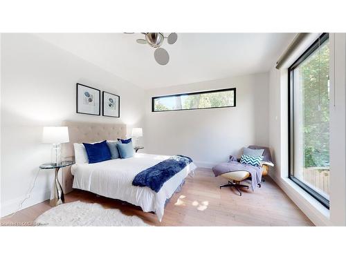 1207 Stirling Drive, Oakville, ON - Indoor Photo Showing Bedroom