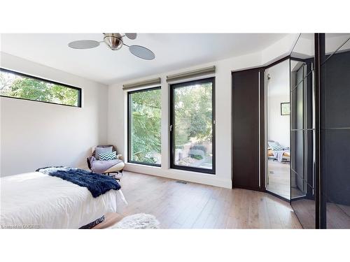 1207 Stirling Drive, Oakville, ON - Indoor Photo Showing Bedroom