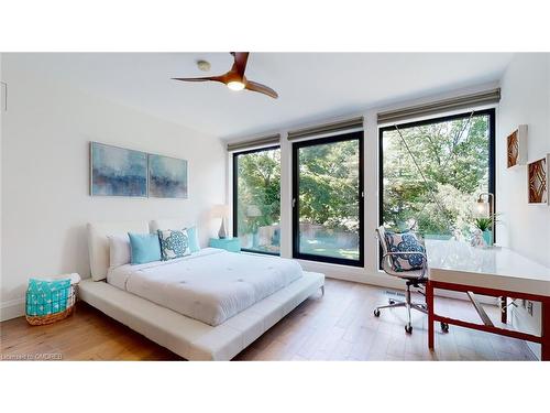 1207 Stirling Drive, Oakville, ON - Indoor Photo Showing Bedroom