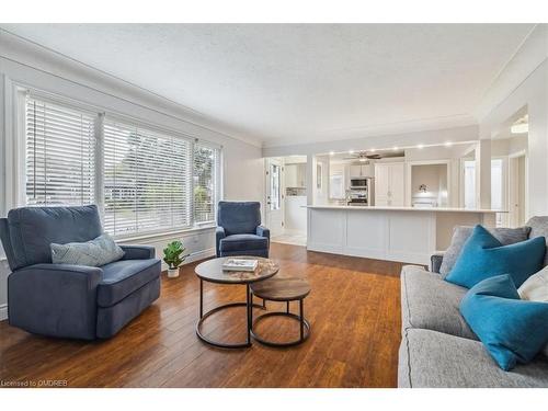 1311 Tyrrell Road, Burlington, ON - Indoor Photo Showing Living Room