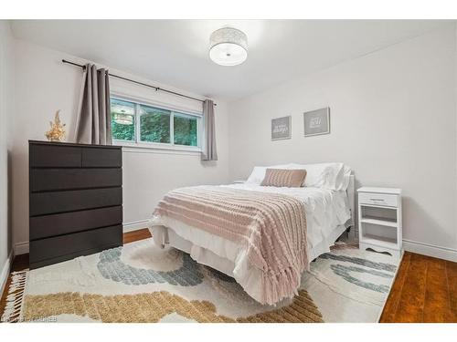 1311 Tyrrell Road, Burlington, ON - Indoor Photo Showing Bedroom