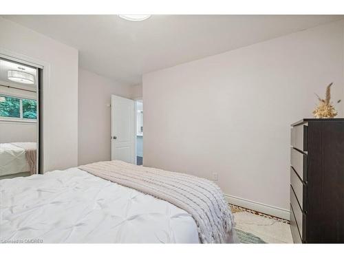 1311 Tyrrell Road, Burlington, ON - Indoor Photo Showing Bedroom