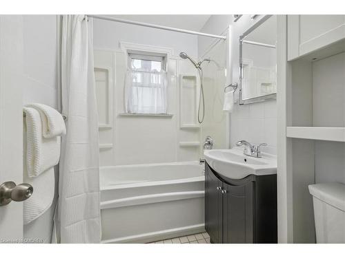 1311 Tyrrell Road, Burlington, ON - Indoor Photo Showing Bathroom