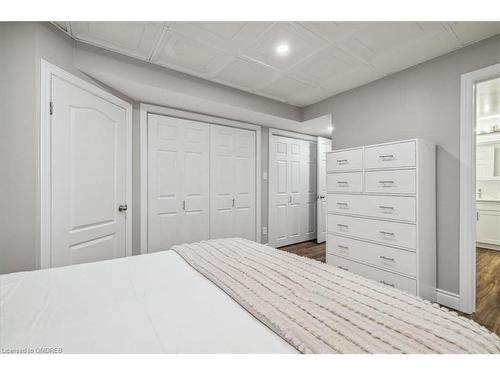 1311 Tyrrell Road, Burlington, ON - Indoor Photo Showing Bedroom