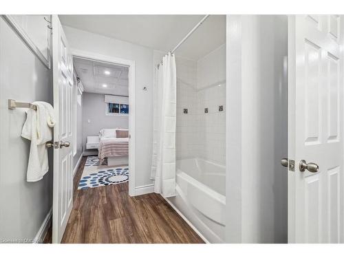 1311 Tyrrell Road, Burlington, ON - Indoor Photo Showing Bathroom