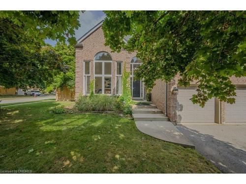 1185 Lansdown Drive, Oakville, ON - Outdoor With Facade