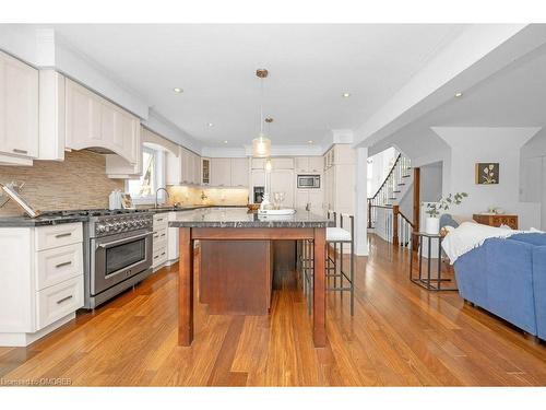 1185 Lansdown Drive, Oakville, ON - Indoor Photo Showing Kitchen With Upgraded Kitchen