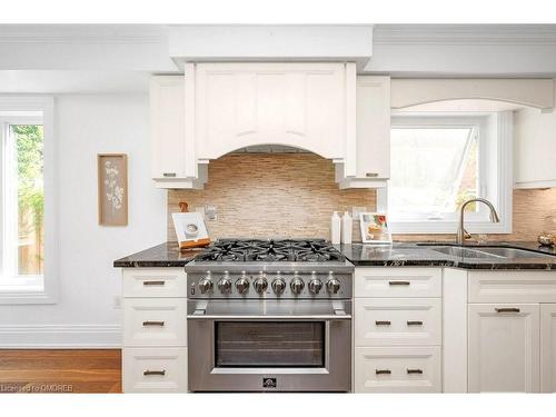 1185 Lansdown Drive, Oakville, ON - Indoor Photo Showing Kitchen With Double Sink With Upgraded Kitchen