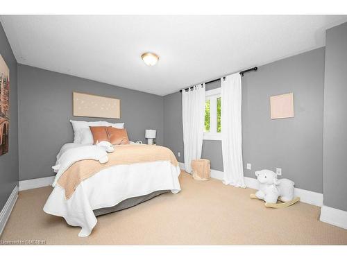 1185 Lansdown Drive, Oakville, ON - Indoor Photo Showing Bedroom