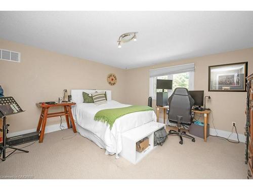 1185 Lansdown Drive, Oakville, ON - Indoor Photo Showing Bedroom