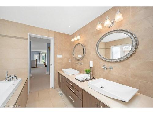 1185 Lansdown Drive, Oakville, ON - Indoor Photo Showing Bathroom