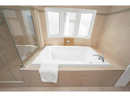 1185 Lansdown Drive, Oakville, ON - Indoor Photo Showing Bathroom