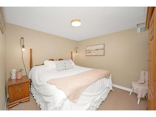 1185 Lansdown Drive, Oakville, ON - Indoor Photo Showing Bedroom