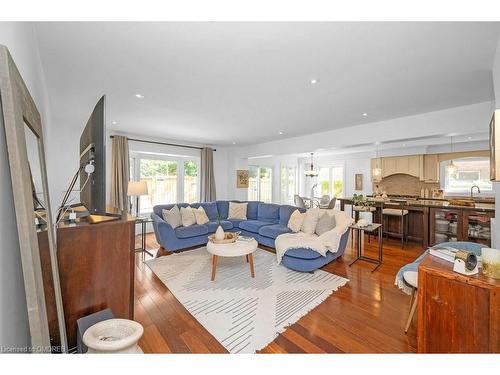 1185 Lansdown Drive, Oakville, ON - Indoor Photo Showing Living Room