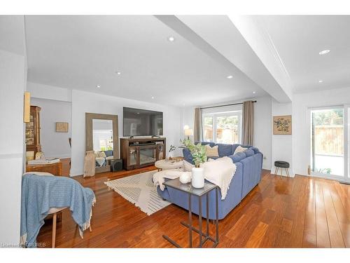 1185 Lansdown Drive, Oakville, ON - Indoor Photo Showing Living Room